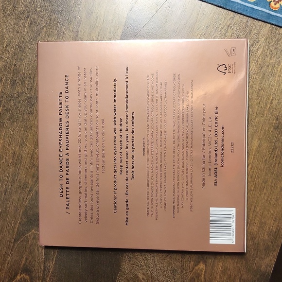 NEW - Iconic London desk to dance eyeshadow palette - Picture 3 of 3